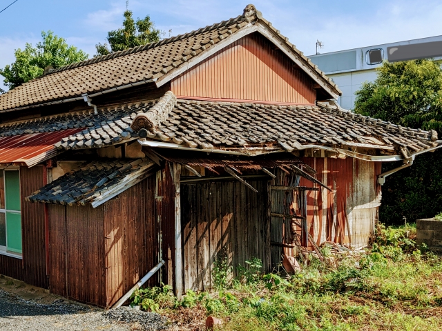 老朽化の進んでいる家
