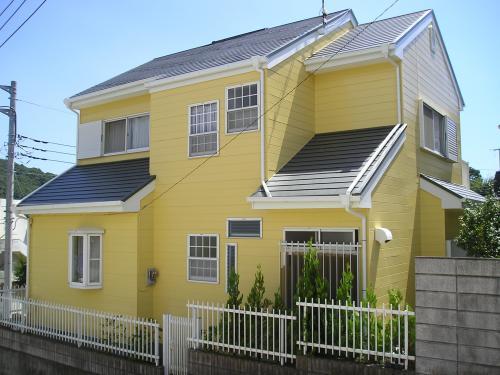 外壁がイエローの家