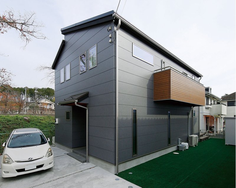 外壁がグレーの家
