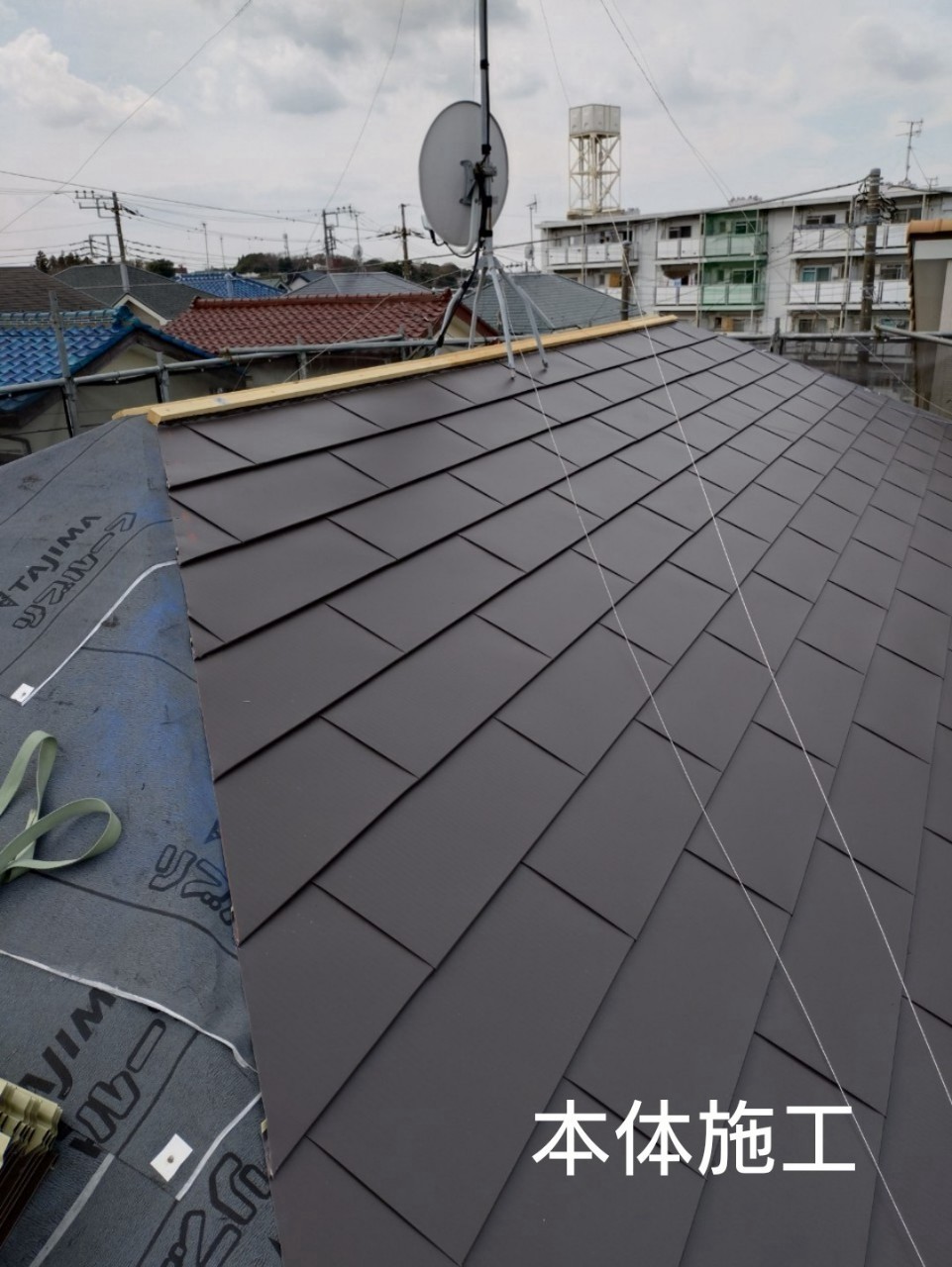 本体を新規設置している様子