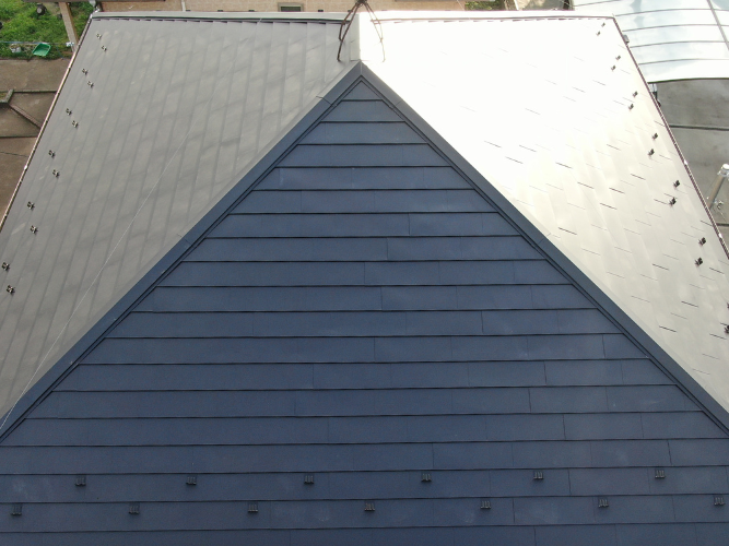 [牛久市 K様邸]初めての屋根カバー工事｜安心して任せられる防水・棟板金工事