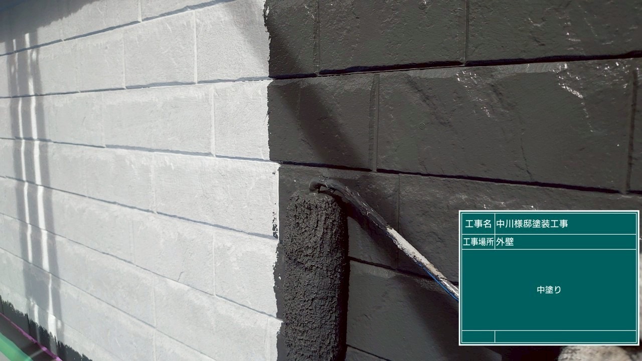 外壁の中塗りの様子