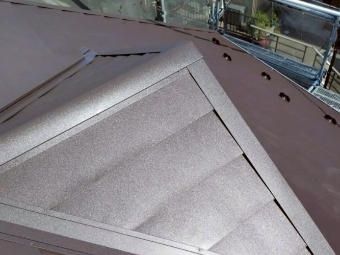 [市川市 H様邸]雨漏り対策も安心！屋根カバー工事で美しく生まれ変わり